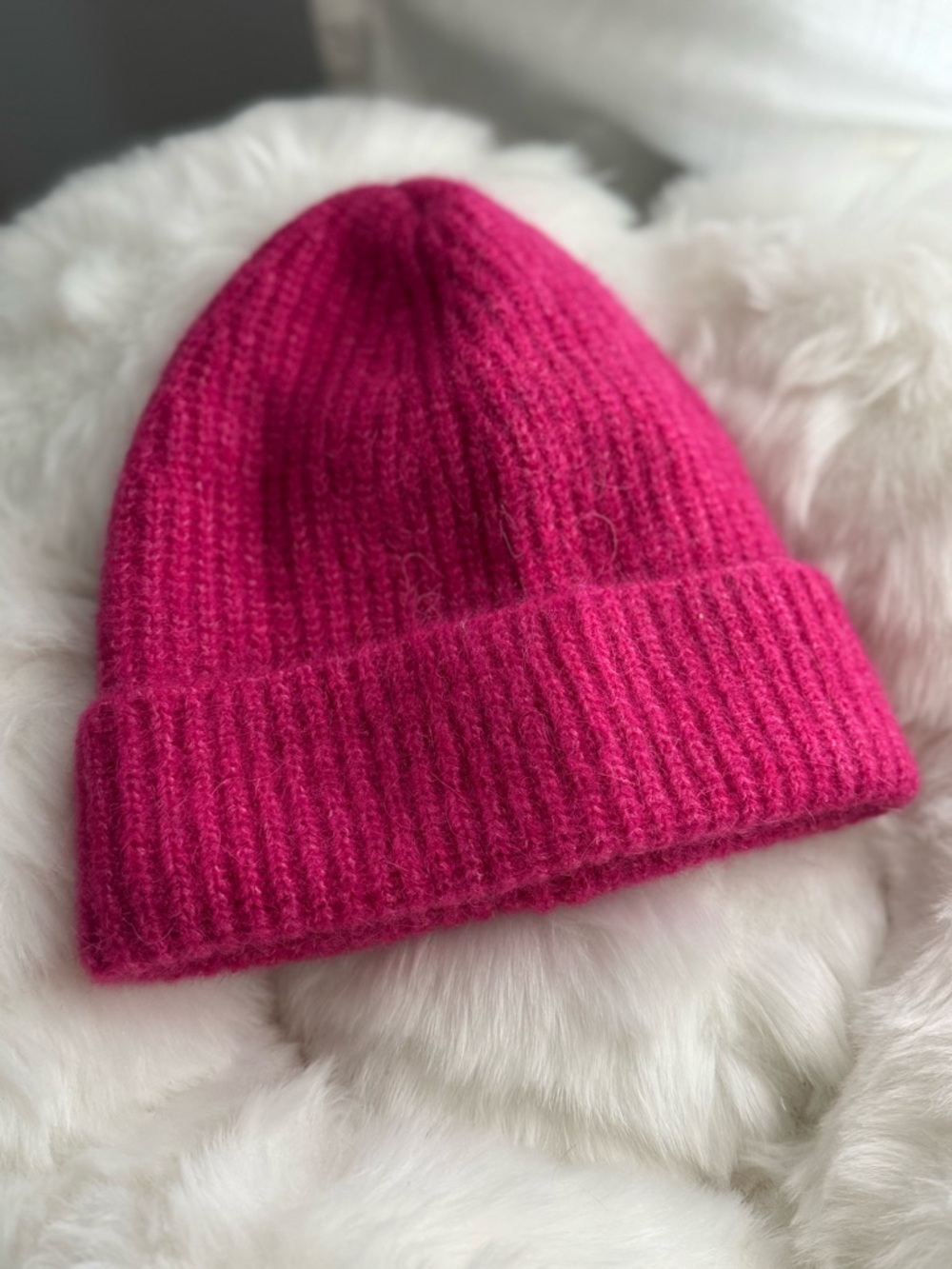 Sezane Paul Beanie in Raspberry - Picture 2 of 8